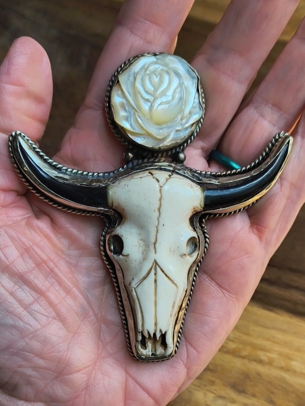 Gorgeous HUGE Statement Pendant! Buffalo Bone Steer Head And Mother Of Pearl - Picture 7 of 9